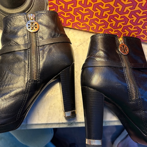 Tory Burch Vintage Whitney bootie in black size 8 - Picture 4 of 10